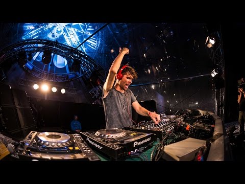 Sfeerbeeld bij Atmozfears @ Q-Base 2016 – Full live set