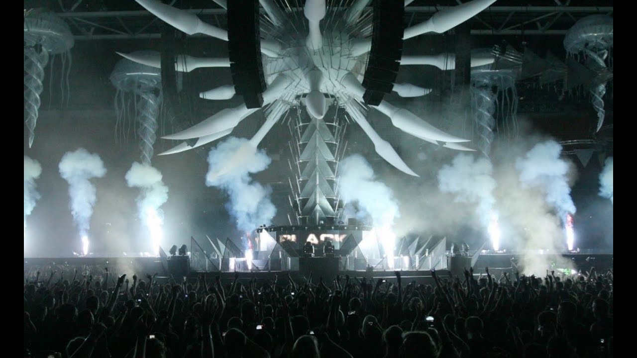 Sfeerbeeld bij Showtek & DV8 @ Sensation Black 2008 – Live set