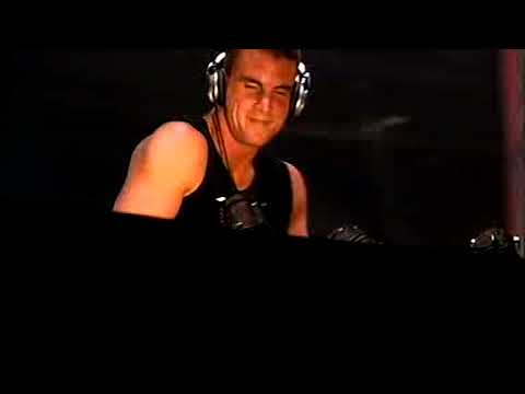 Sfeerbeeld bij DJ Luna @ Sensation Black 2004 – Complete Set