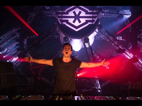 Sfeerbeeld bij Adaro @ Q-Base 2016 – Full live set