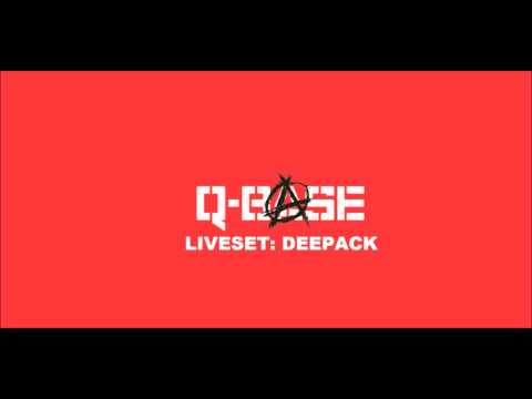 Sfeerbeeld bij Deepack @ Q-Base 2012 Liveset (Hangar)