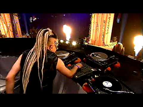 Sfeerbeeld bij Yoji Biomehanika @ Sensation Black 2004 – Complete set