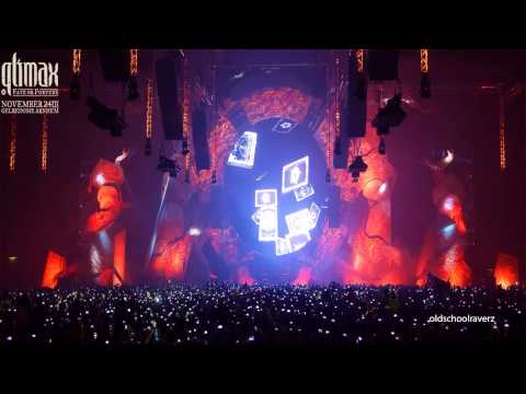 Sfeerbeeld bij Qlimax 2012 live set: B-front